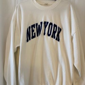 Brandy Melville New York crewneck w/ pockets
